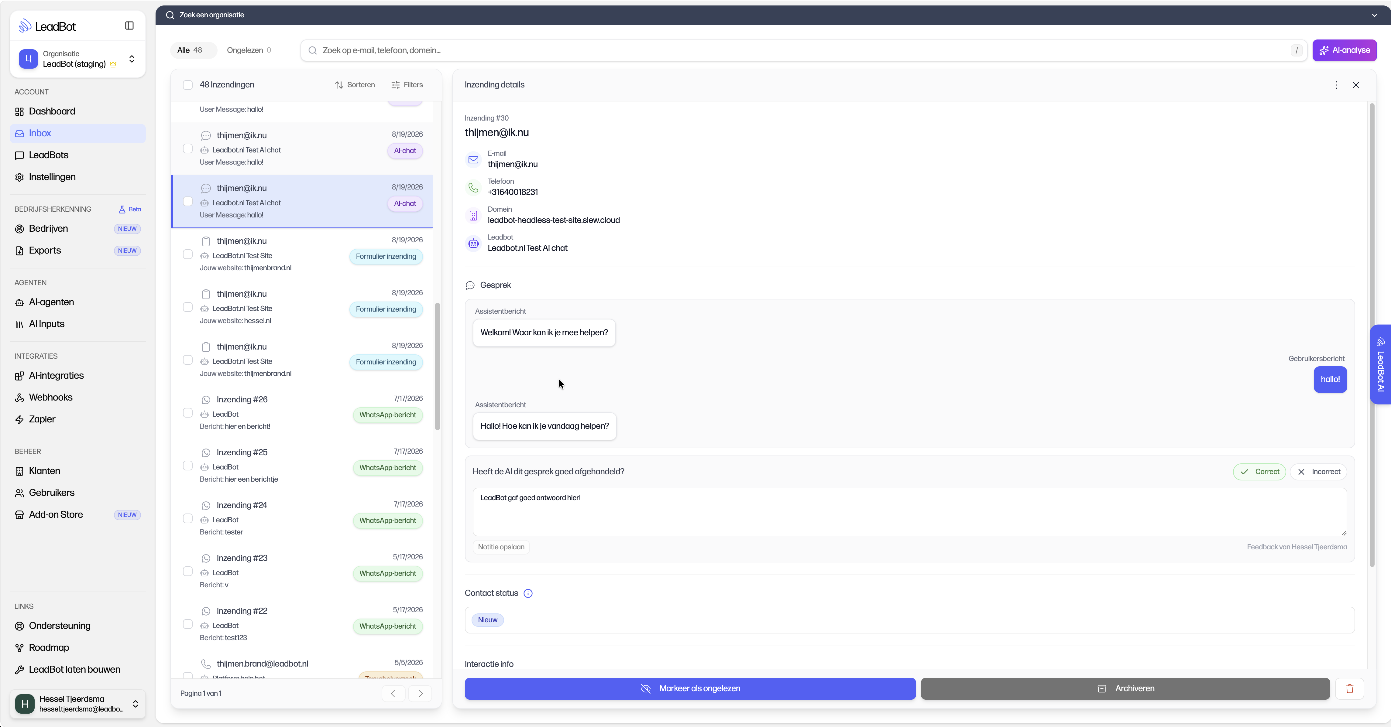 AI-chat in de Inbox met de knoppen Correct en Incorrect en een notitieveld onder het gesprek