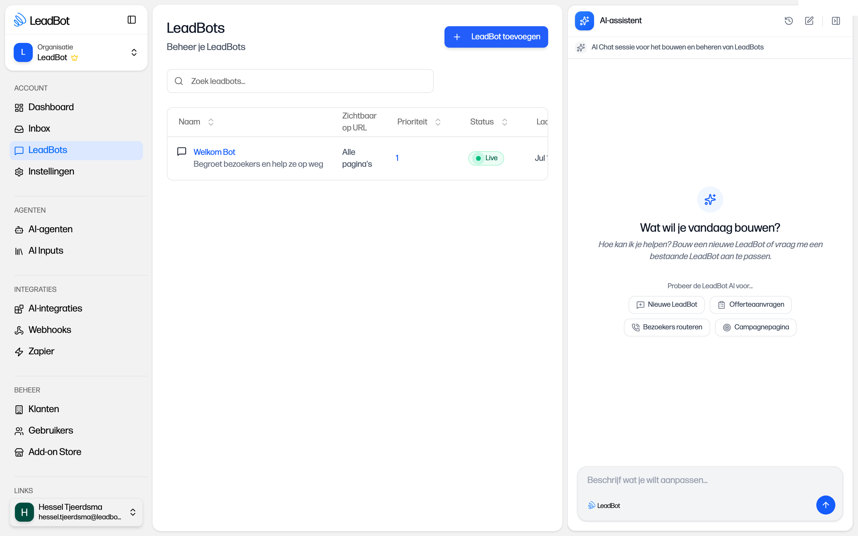 Het AI-assistent-paneel naast de LeadBots-lijst, met de vraag 'Wat wil je vandaag bouwen?' en suggestieknoppen